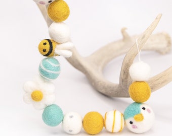 Yellow Pretty Bird | Felt Bird | Flower Garland | Spring Garland | Felt Flowers | Felt Daisy | Bee decoration | Busy Bee | Teacher Gift