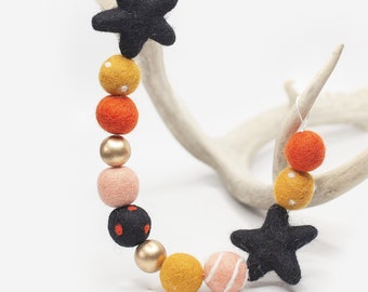 Halloween Felt Garland: Spooky Pom & Star Decoration