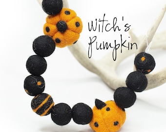 Witch's Pumpkin Felt Halloween Garland: Spooky Fall Decor