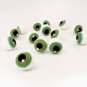 Pea Pod Monster Eyeballs -Felt Eyeballs -Halloween decor -Halloween felt shapes -Felt Balls -Halloween Garland -Halloween Decor -Spooky Eyes