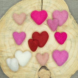 Mini Wool Felt Hearts: Valentine&#39;s Day DIY Garland, Vase Filler