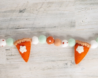 Felt Pumpkin Pie Garland: Thanksgiving Fall Decor