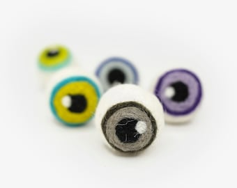 Handmade Felt Monster Eyeballs: Halloween Garland Decor