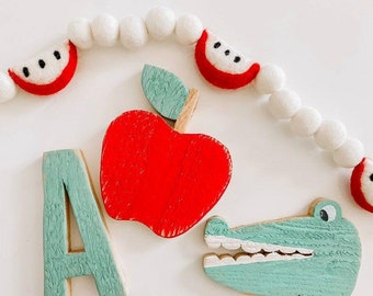Felt Apple Garland: Back to School Decor, Fall Harvest