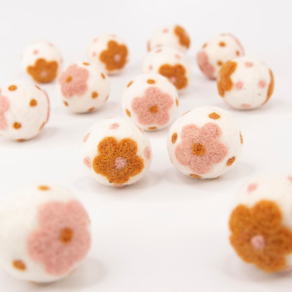 Hand-felted Wool Daisy Poms: Boho Spring Decor (3cm)