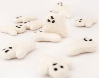 Medium size Felt Ghost -Halloween Garland -White felt ghost -Halloween Decor -Ghost -Halloween Mobile l Decor -Spooky -Haunted -White Ghost