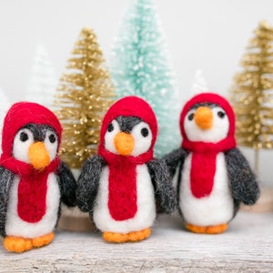 Felt Penguin -Red and White Christmas -Penguin Garland  -Christmas Garland -Christmas Decor -Penguin Garland -Red and White decor