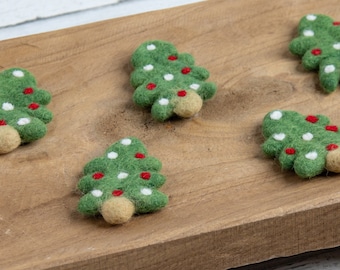 Felt Christmas Tree Ornament diy: Whimsical Polkadot Tree Decor
