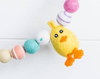 Guirnalda de Pascua de fieltro: pancarta de primavera de pollitos y pompones