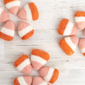 Boho Pink Felt Candy Corn -Candy Corn Garland -Candy Corn shape -Halloween Garland -Pink Halloween Treat -Wool Poms -Halloween Decor