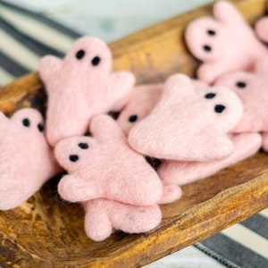 Medium size Felt Ghost -Halloween Garland -Pink felt ghost -Halloween Decor -Ghost -Halloween Mobile l Decor -Spooky -Haunted -Wool Ghosts