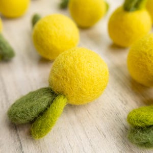 Laine feutrée à l'aiguille Citron | Citron jaune | Fruits feutrés à l'aiguille | Jouez à la nourriture | Laine feutrée alimentaire | Fruits en feutre de laine | Nourriture artificielle