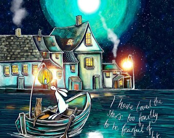 Könnte beinhalten: Eine digitale Illustration eines weißen Hasen und einer braunen Katze, die in einem kleinen Boot auf dunklem Wasser sitzen. Im Hintergrund liegt ein Dorf mit leuchtenden Fenstern unter einem hellen Mond. Der Text lautet, I have loved the stars too fondly to be fearful of the night.