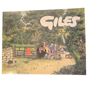Puede incluir: Una impresión de dibujos animados Giles vintage que representa a un grupo de personajes de dibujos animados en un camino. La escena incluye árboles, una puerta con el letrero "Beware of the Bull" y el título "GILES".