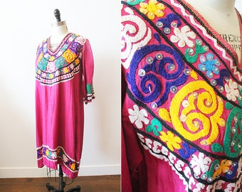 Antique Uzbek Pink Silk Tunic Dress w/Green & Yellow Floral Embroidery // suzani boho ethnic gypsy free size vintage S M L festival