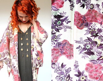 Vintage Japanse Creme Silk Kimono Haori Jacket w/ Pink & Purple Floral Motif // Japan Asian robe coat duster boho // free size S M L XL //