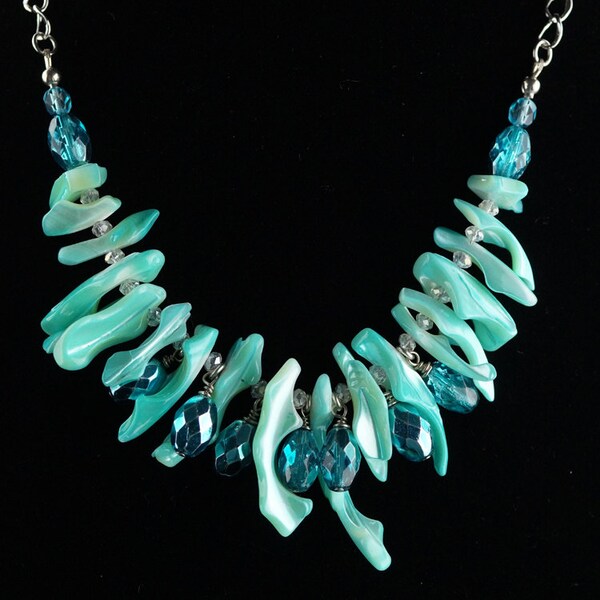 Acrylic teal colored coral necklace, chunky teal beachy style necklace, resort wear teal necklace, beachy jewelry, carribean style necklace