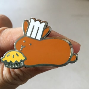 Baker Bunny Enamel Pin, Brown Rabbit Pin, Chef Bunny Pie Cute Pin