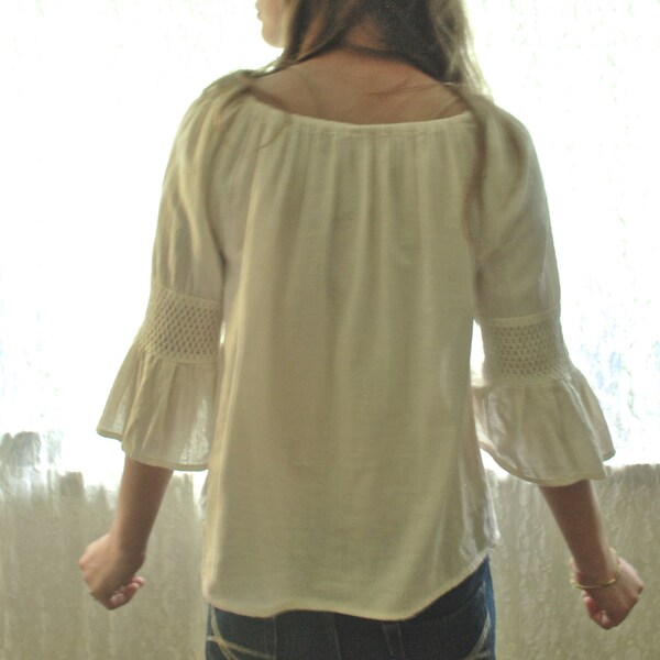 White 1970s Vintage peasant blouse Size M