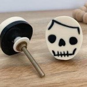 Stitches Resin Skull Knob