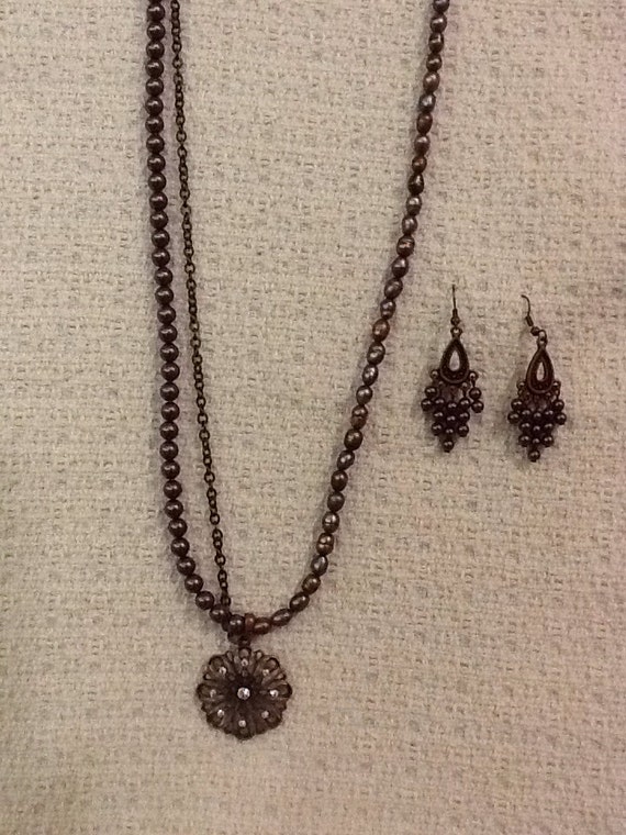 Items similar to Purple pearl necklace on Etsy