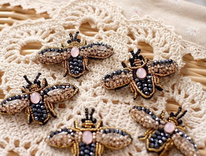 Delicate Beaded little bees Applique Patch for Bag ,shoes ,clothing design , earning design zdjęcie 1