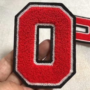 Rot gestickte auf genähte Chenille-Buchstaben-Applikations-Patch Design Name Letters Patch für T-Shirt oder Mantel oder Jeans-Patches