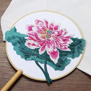 Lotus bloem bloemen geborduurde patch mode applique opnaai patch