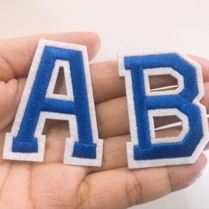 ブルー刺繍アイロン接着文字アップリケパッチ、Tシャツやコート用アイロン接着名前文字パッチ、装飾刺繍アイロン接着パッチ