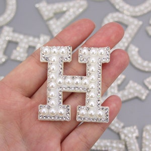 Parche de letras con diamantes de imitación y perlas blancas completas, apliques bordados del alfabeto, parches de letras con diamantes de imitación