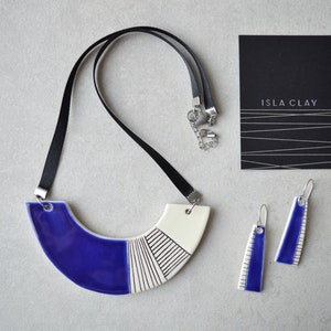 Königliche blaue Aussage Halskette, geometrische Keramik Schmuck, klobige Lätzchen Halskette, Geschenk für Sie Bild 4