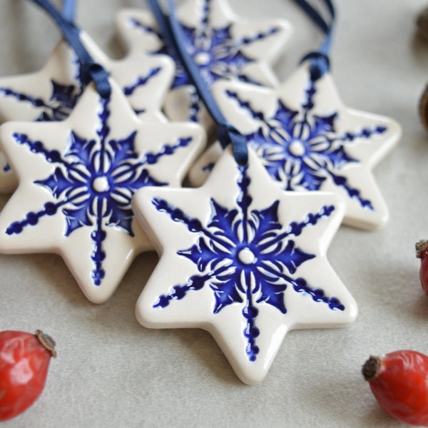 Keramik Weihnachtsschmuck, Stern Ornamente, weiße Dekorationen, Geschenkanhänger, Gastgeschenk, 5er Set