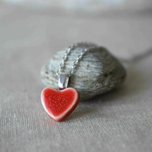 Valentinstag Geschenk, rotes Herz Halskette, Keramik Schmuck, kleiner Anhänger, Geschenk für Frau
