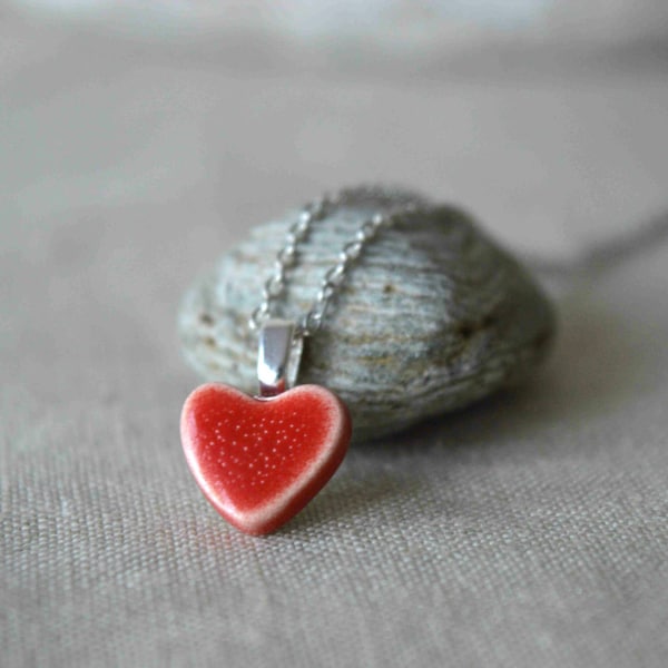 Valentinstag Geschenk, rotes Herz Halskette, Keramik Schmuck, kleiner Anhänger, Geschenk für Frau