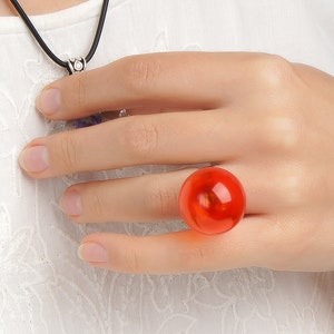 Bague boule rouge, bague bulle en verre tendance, bague rouge orange, bague boule creuse réglable au chalumeau transparent image 1