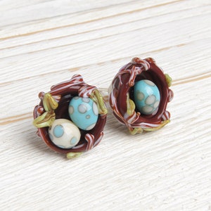 Quirky bird stud earrings • Whimsical beaded bird earrings •  Bird nest forest earrings • Gift for bird lovers • Bird watcher gifts jewelry