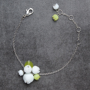 Lily of the valley bracelet glass flower • White floral bracelet for spring • Dainty green nature inspired bracelet • Handmade charm jewelry
