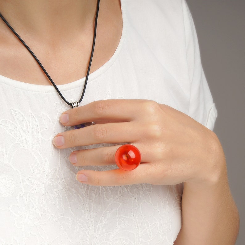 Bague boule rouge, bague bulle en verre tendance, bague rouge orange, bague boule creuse réglable au chalumeau transparent image 1