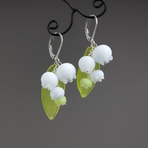 Boucles d'oreilles muguet Boucles d'oreilles printemps Boucles d'oreilles fleurs blanches Boucles d'oreilles vertes Boucles d'oreilles fleurs Bijoux de printemps Bijoux de muguet