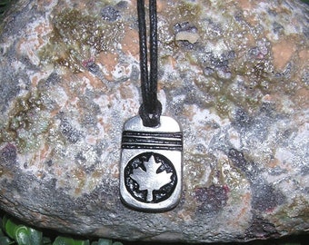 Ahornblatt Halskette, Ahornblatt Anhänger, O Canada Schmuck, Kanada Anhänger, Kanada Halskette, Kanada Geschenk, Patriotisches Geschenk, kanadischer Schmuck.