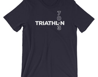 トライアスロン 70.3、トライアスロンギフト、トライアスロン T シャツ、トライアスリートギフト、半袖ユニセックス T シャツ