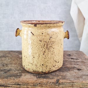 Pot émaillé jaunâtre avec poignées, grand pot antique français en grès confit, bocal de conservation, mijoteuse, porte-ustensiles, pot de confit