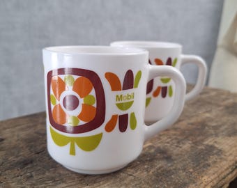 Set of 2 Vintage French ARCOPAL Milk Glass Coffee Mugs, Opaline Bistro Cups, Mobil Style, Mid-Century Drinkware