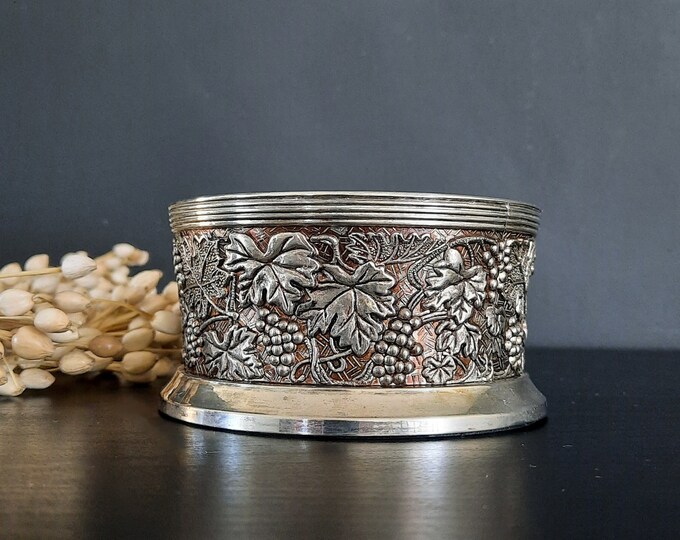 Pewter Wine Bottle Coaster With Bunch of Grapes Leaves Ornament, Silver