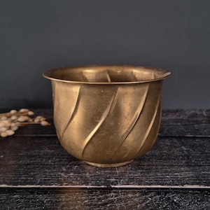 ヴィンテージ真鍮製キャッシュポットプランター、ゴールドメタル植木鉢、フランスミッドセンチュリー風屋内プランター、ボヘミアンコテージ風装飾