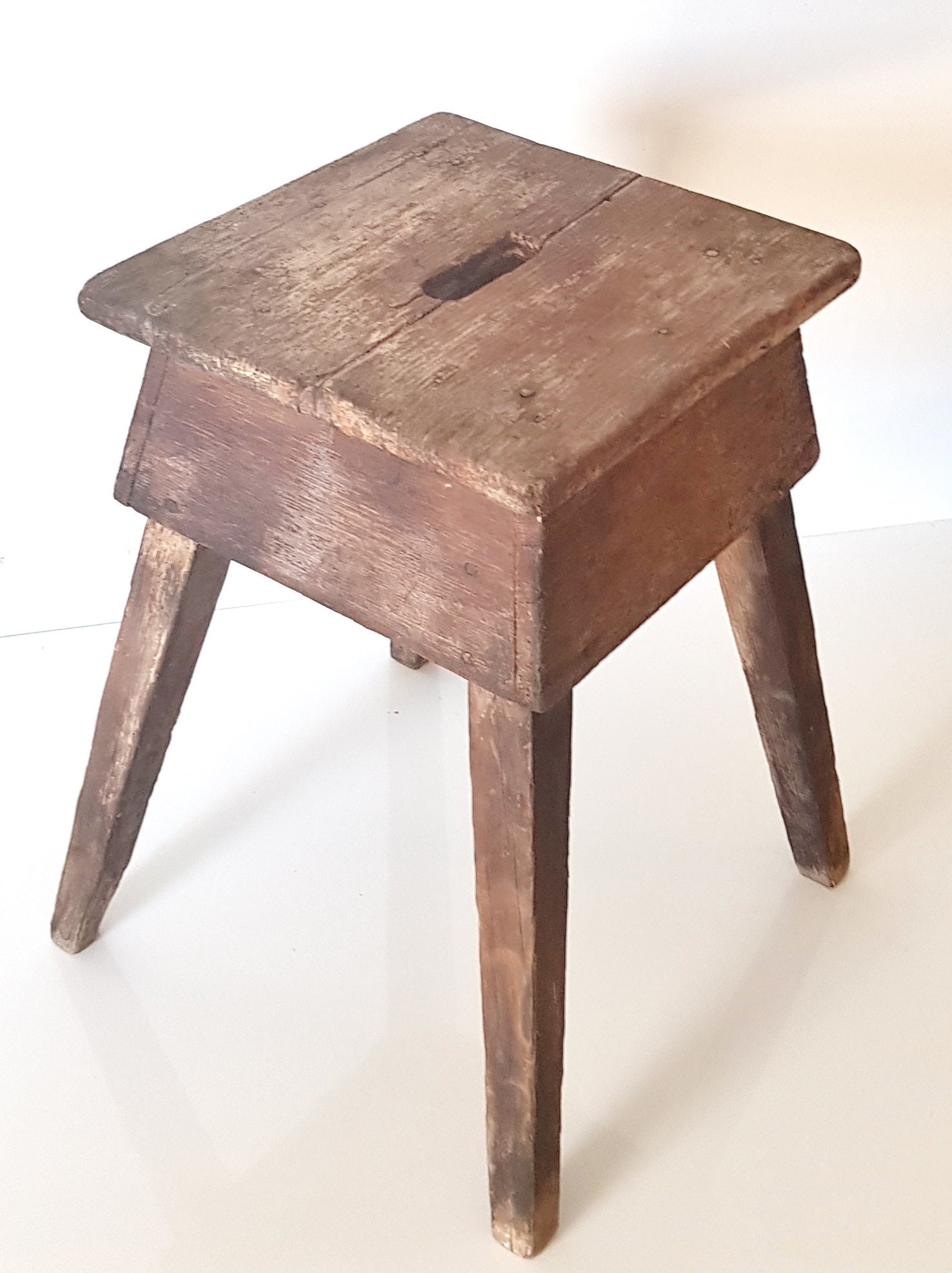 Français Tabouret de Ferme en Bois Découpé, Rustique, Banc Dur, Décor Campagne Français, Primitif,