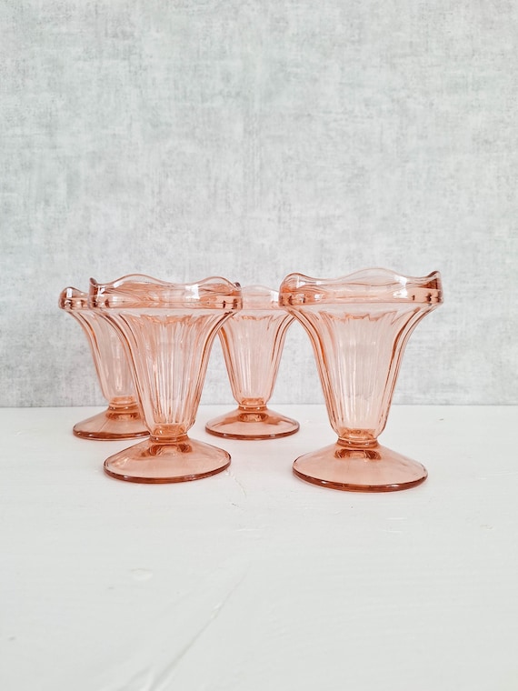 4er-Set Vintage-Rosa-Glas-Sundae-Tassen, französische Rosaline- Dessertschalen, Depressions-Glas-Eiscreme-Schalen, Rosa-Tischdekor, weibliche Party