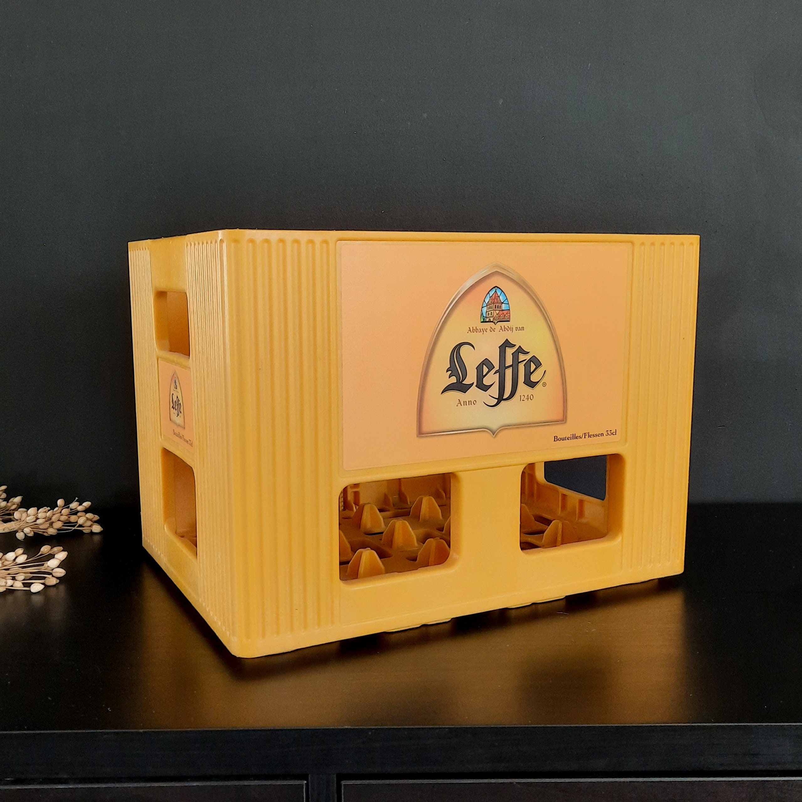 Grande caisse en plastique jaune par Leffe Beer, pour 24 bouteilles, stockage de bière, décoration de bistrot