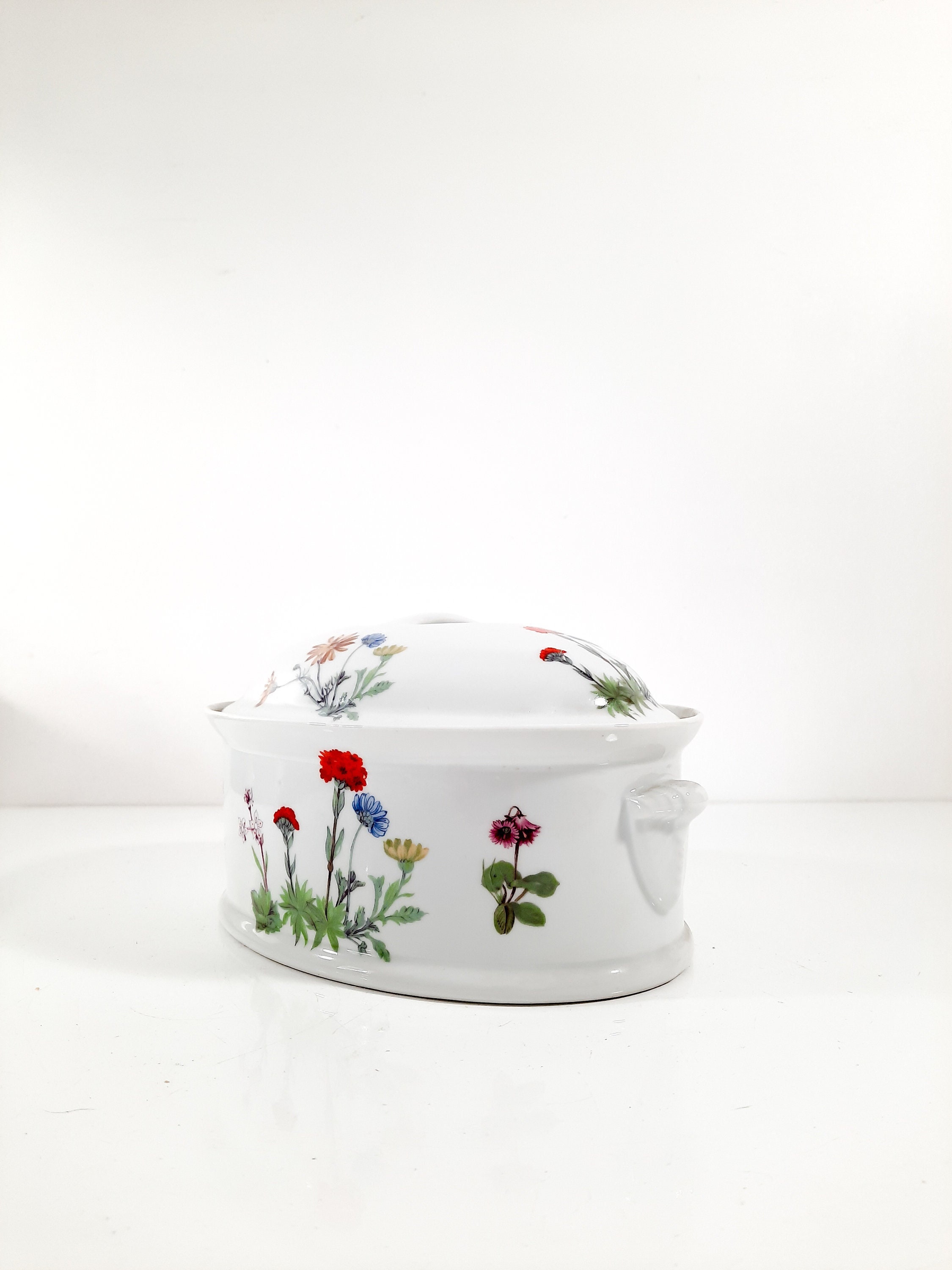 Grande Casserole Ovale Couverte Fleur Sauvage Par Louis Lourioux France, Français Oven Proof Porcela