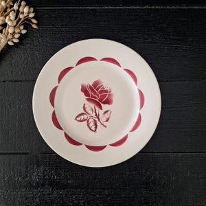 Frans vintage dinerbord Digoin Sarreguemines bord met rode bloemen, keramische vlakke plaat, modern bord uit het midden van de eeuw